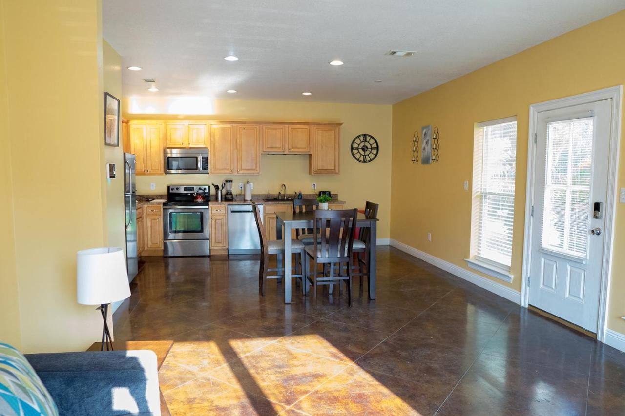 Serene 3Br Apartment 4Tvs Free Wi-Fi & Parking -E- Moss Point Luaran gambar