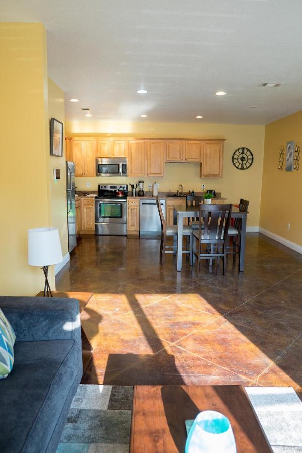 Serene 3Br Apartment 4Tvs Free Wi-Fi & Parking -E- Moss Point Luaran gambar